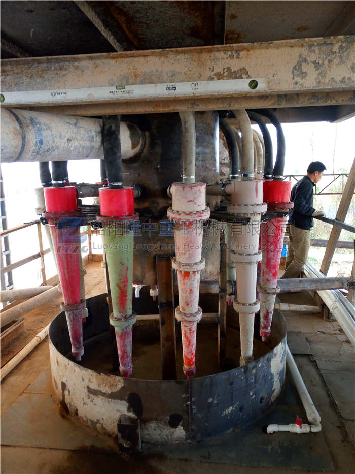 �������M